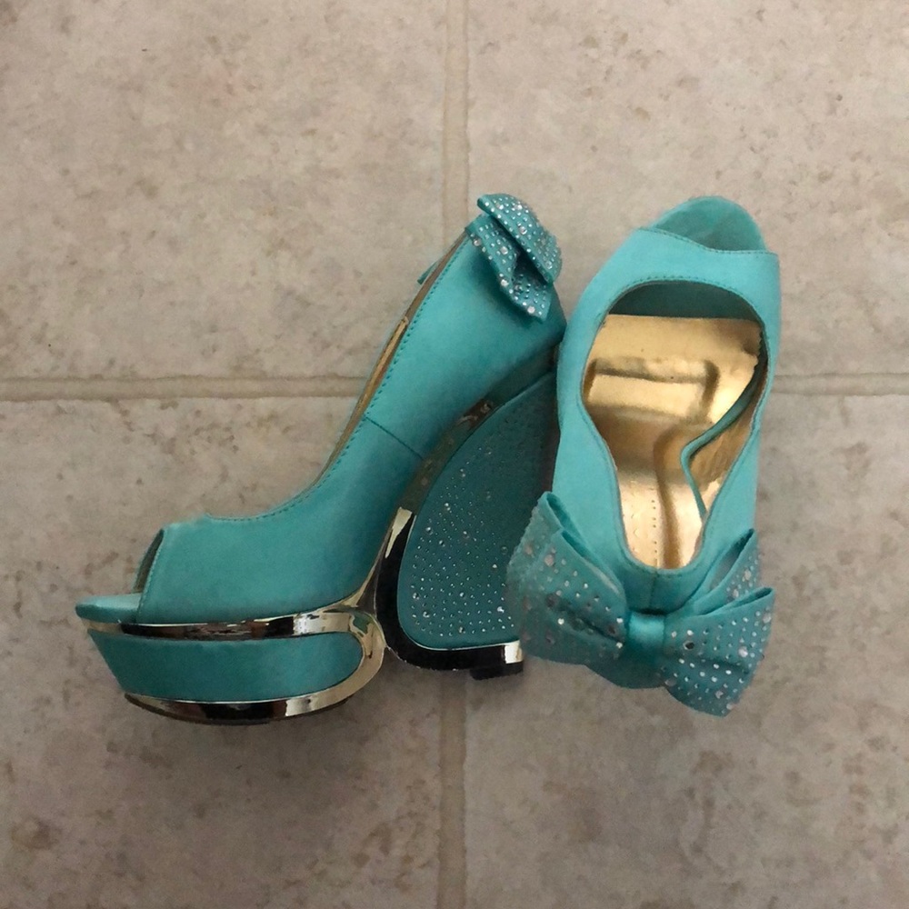 Mint Green & Gold Wedges